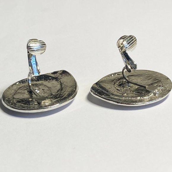 Vintage Cream Enamel Swirl Clip On Earrings 80s 90s Silver Rhodium Plated - Picture 9 of 10
